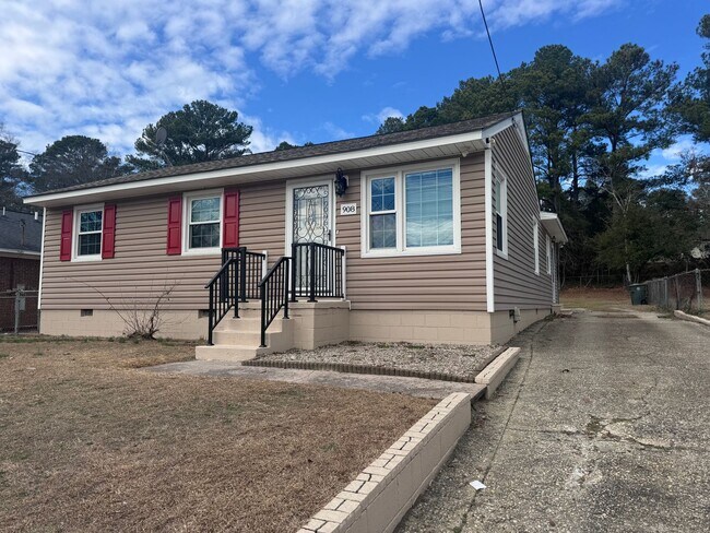 Building Photo - 908 Rochester Dr