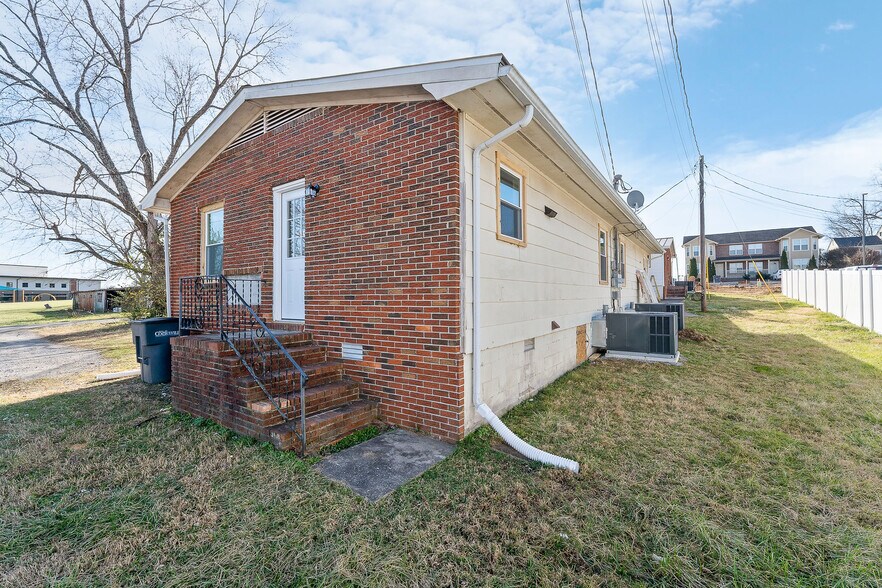 Building Photo - 261 S Franklin Ave