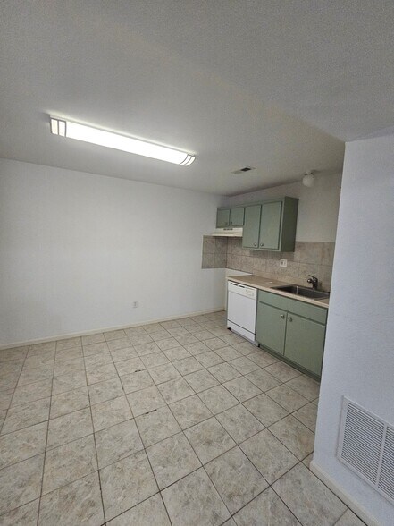 Building Photo - 801 Johnson Cir