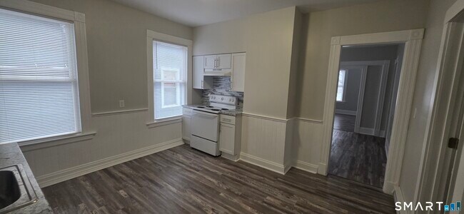 Building Photo - 114 Cedar Hill Ave