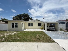 Building Photo - 2016 Kenwood Rd
