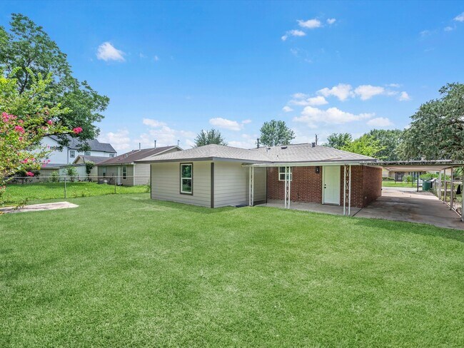 Building Photo - 5039 Briscoe St