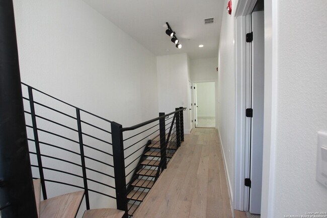 Building Photo - 203 Paschal St