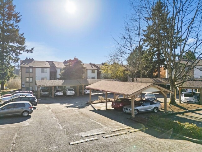 Building Photo - Top-Floor Condo with Panoramic Lake Easter Views, Vaulted Ceilings & Modern Updates!