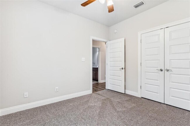 Building Photo - 856 Linlen Ave