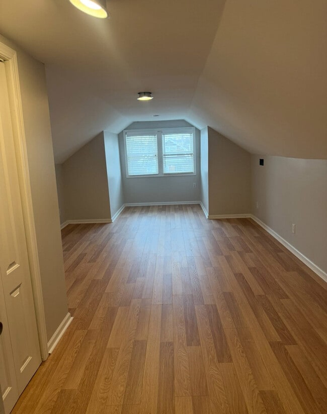 Building Photo - 3023 N Mason Ave