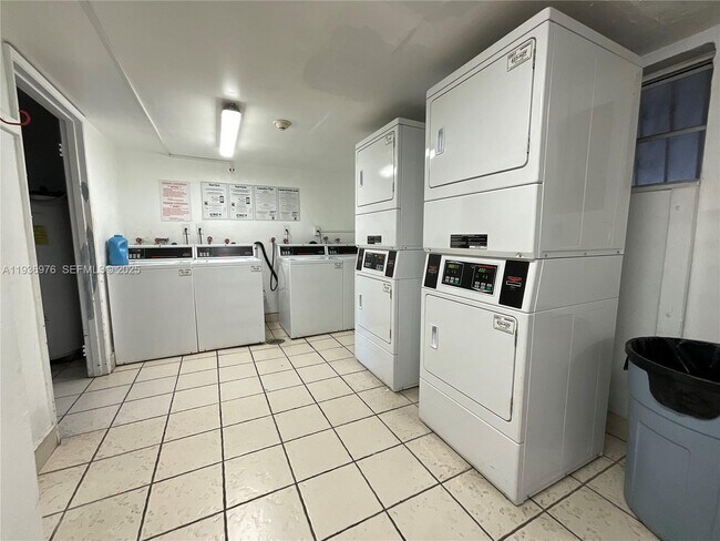 Building Photo - 820 NW 87th Ave