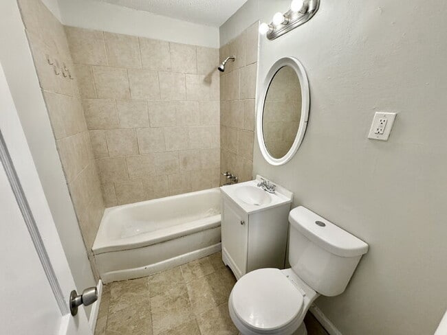 Building Photo - 1623 Harville St