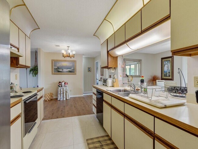 Building Photo - 2543 SE Price Ct