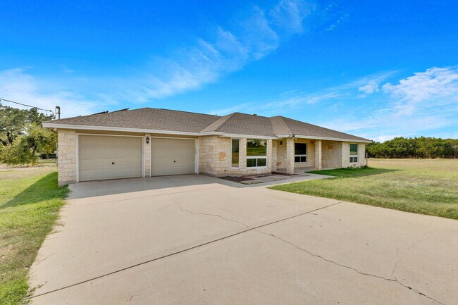Building Photo - 451 Co Rd 276