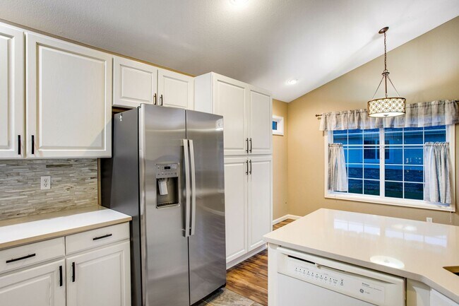 Building Photo - Stunning Updated Patio Home in Highland Me...