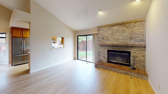 Building Photo - Well-maintained 3x2 single-family Windsor ...