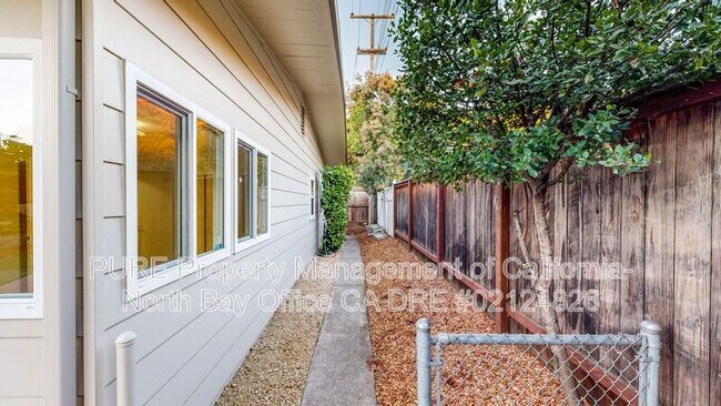 Building Photo - 2450 Grosse Ave