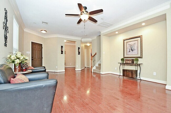 Building Photo - 12225 Medina Lake Dr