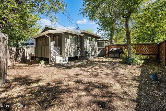 Building Photo - 306 S Virginia St