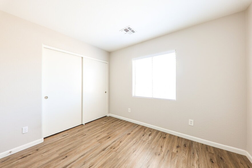 Building Photo - 12329 W Windrose Dr
