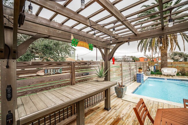 Building Photo - 343 Oleander St
