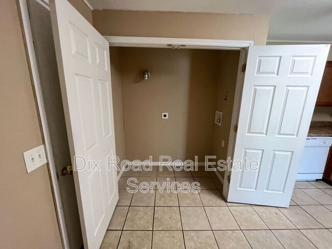 Building Photo - 52 Van Buren Dr