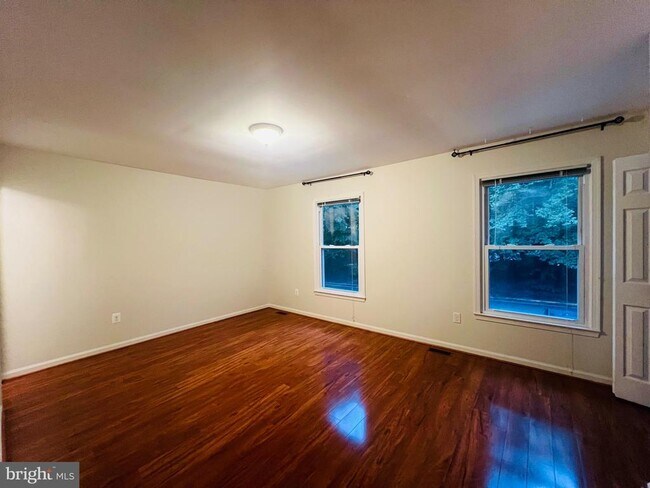 Building Photo - 6279 Kerrydale Dr