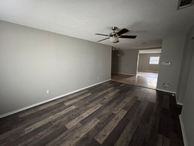 Building Photo - Beautiful 4 bedroom home in Bossier