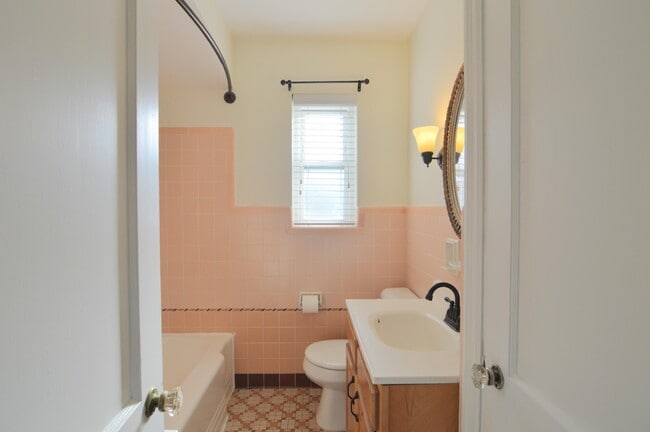 Building Photo - 27 Sunnymede Dr