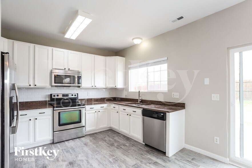 Building Photo - 1449 N Monument Dr