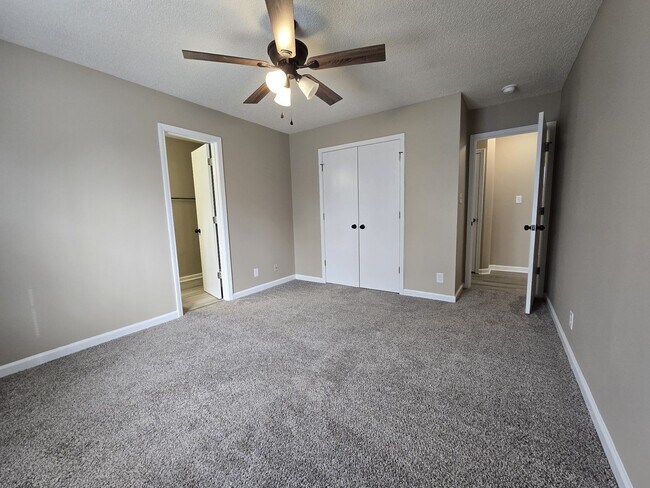 Building Photo - 3 Bedroom 2 Bathroom Home