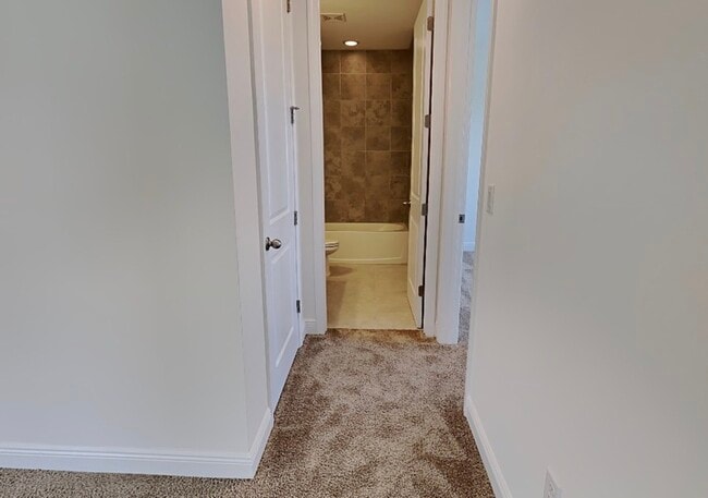 Building Photo - 15709 Vetta Dr