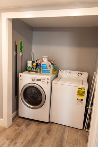 Laundry - 1359 E Whitton Ave