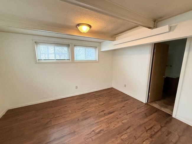 Building Photo - 1406