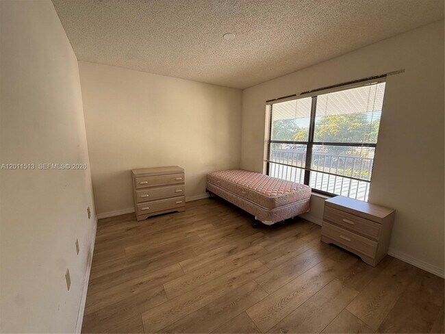 Building Photo - 123 SW 47th Terrace