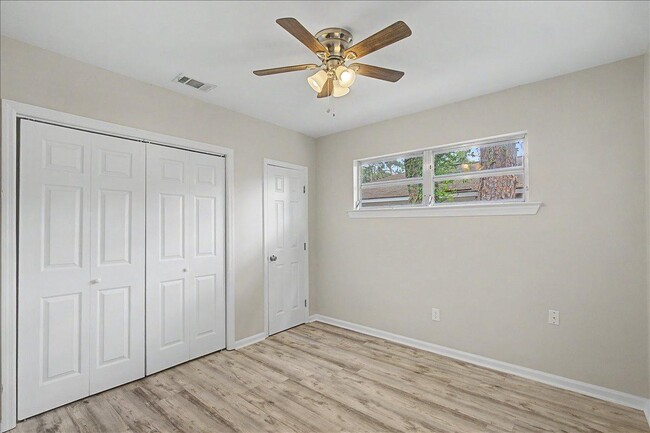 Building Photo - 2204 Mason Dr
