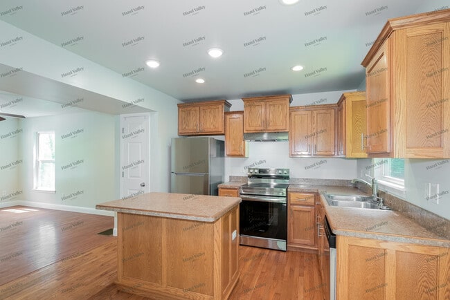 Building Photo - 448 Maple Ln