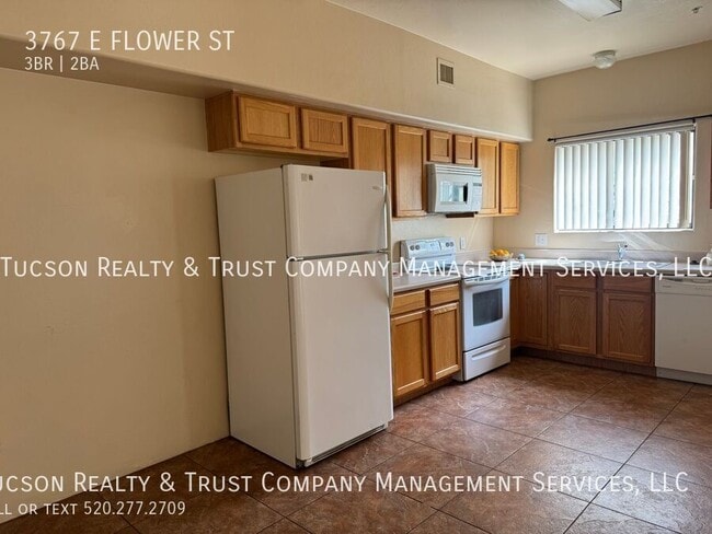 Building Photo - 3767 E Flower St