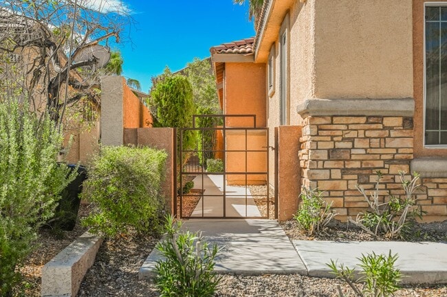 Building Photo - Welcome Home!  One Store Home