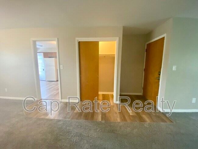 Building Photo - 26 S Hampton Rd