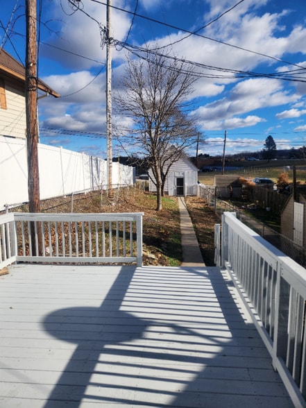 Building Photo - 145 N Main St