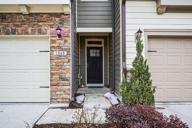 Building Photo - 3BR Like-New Townhome –  Morrisville RTP RDU