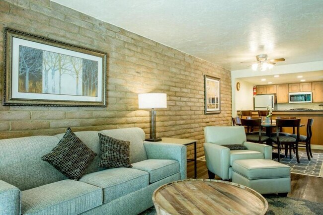 Primary Photo - 1020/1-1021 Vail View Dr