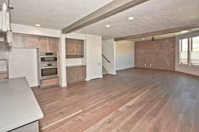 Building Photo - One of a Kind-3 Bedroom and 3 Bathroom Luxury Townhouse in Harris Ranch.