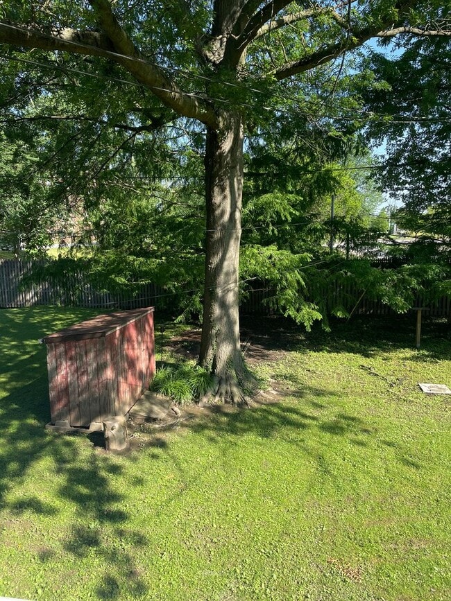 Building Photo - Duplex 3 bedroom apartment in Spring Garde...