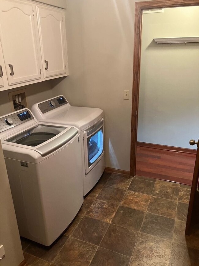 Building Photo - Single Family Home for Rent in Genesee