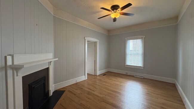 Building Photo - Charming Downtown Greenville Home Available Now!