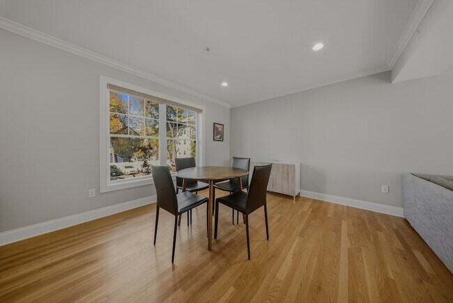 Building Photo - 1707 Summer St