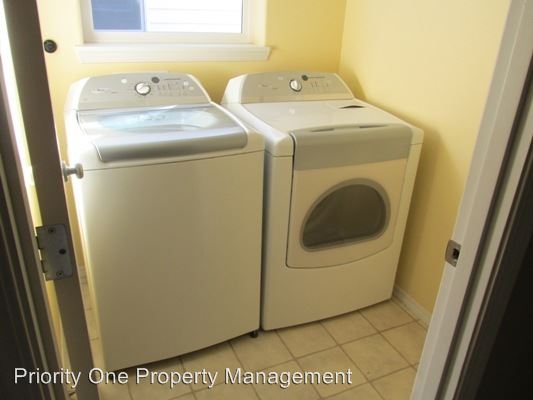 Building Photo - 537 NE 64th Ct