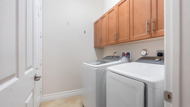 Building Photo - 14794 Rapolla Dr