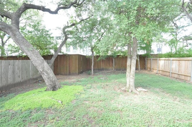 Building Photo - 7709 Menchaca Rd