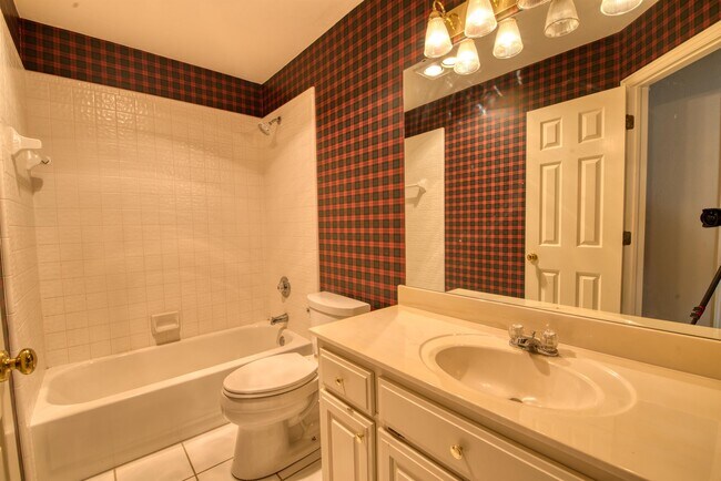 Building Photo - 15501 Arbuckle Heights