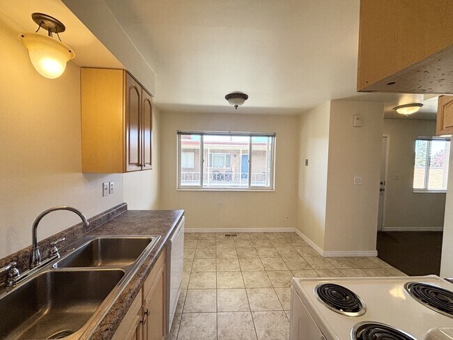 Building Photo - 2035 E 2700 S