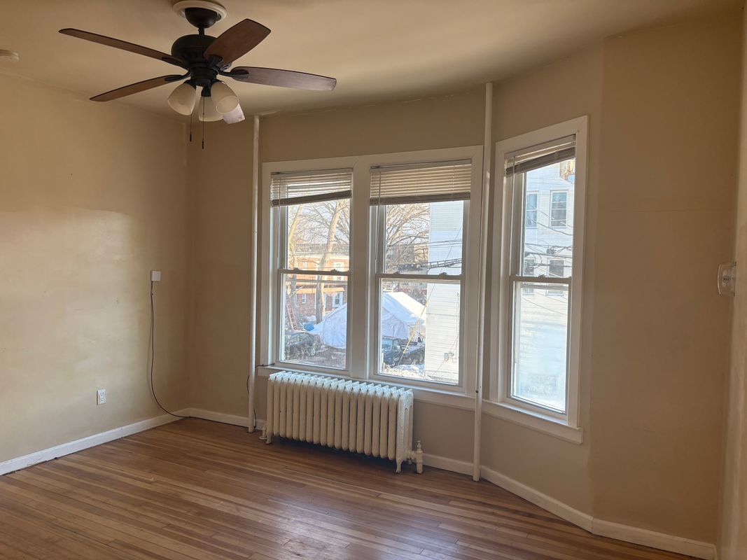 Building Photo - 252 Maplewood Ave